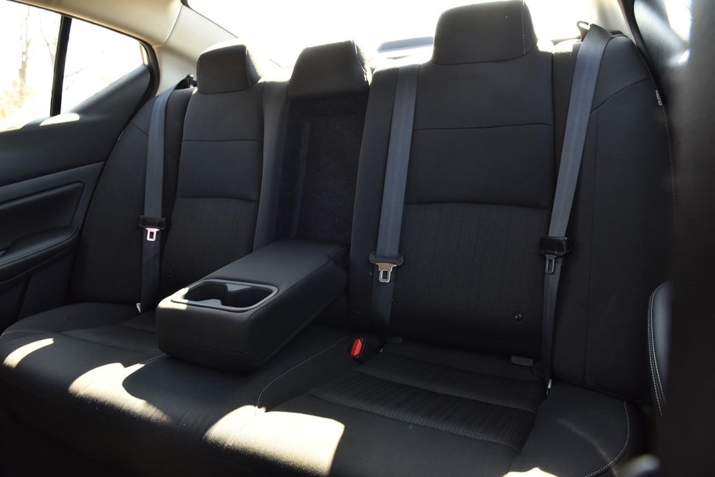 Nissan Altima Vehicle Image 21