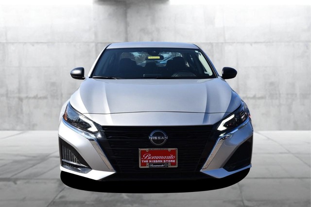 Nissan Altima Vehicle Image 04