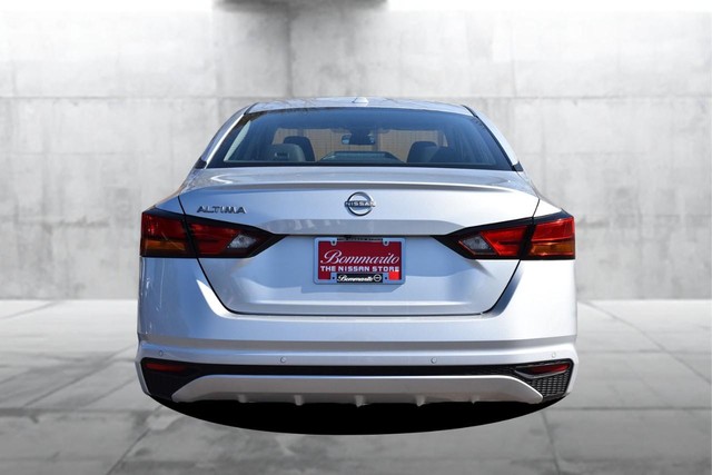 Nissan Altima Vehicle Image 06