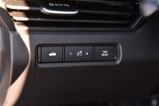 Nissan Altima Vehicle Image 11