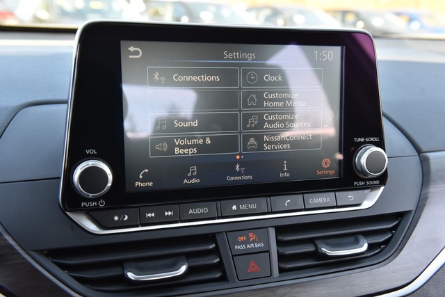 Nissan Altima Vehicle Image 14