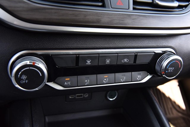 Nissan Altima Vehicle Image 15