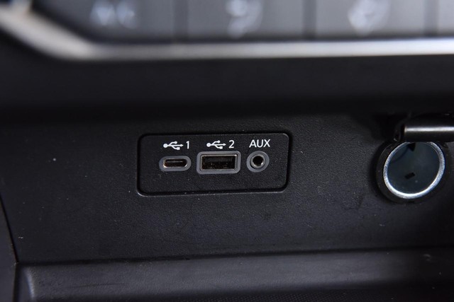 Nissan Altima Vehicle Image 16