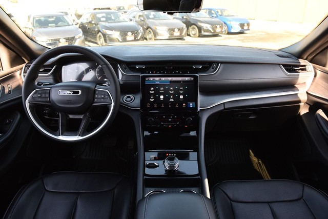 Jeep Grand Cherokee L Vehicle Image 08