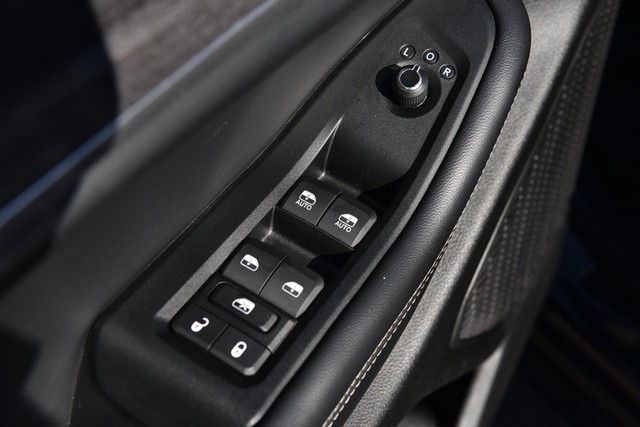 Jeep Grand Cherokee L Vehicle Image 09