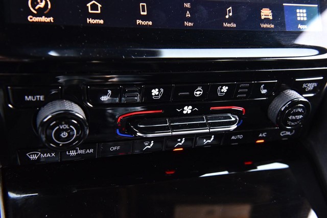 Jeep Grand Cherokee L Vehicle Image 21