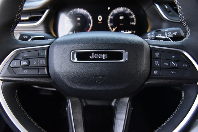 Jeep Grand Cherokee L Vehicle Image 25