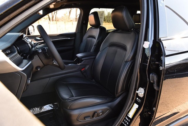 Jeep Grand Cherokee L Vehicle Image 26