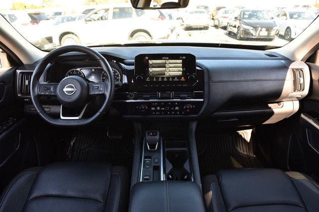 Nissan Pathfinder Vehicle Image 08