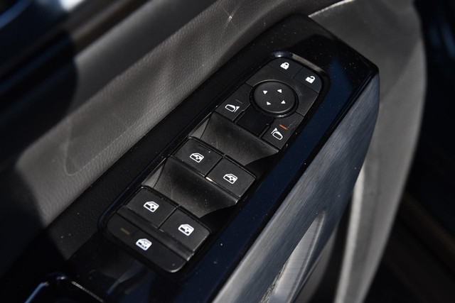 Nissan Pathfinder Vehicle Image 09