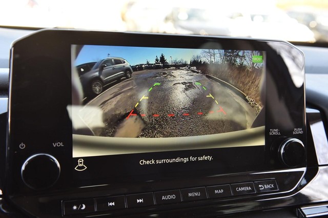 Nissan Pathfinder Vehicle Image 15