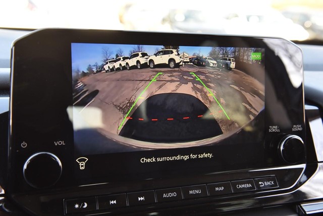 Nissan Pathfinder Vehicle Image 16