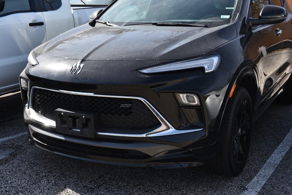 Buick Encore GX Vehicle Full-screen Gallery Image 02