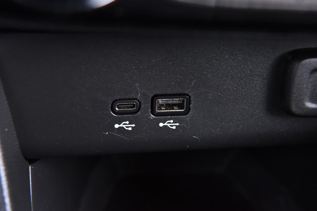 Buick Encore GX Vehicle Image 16