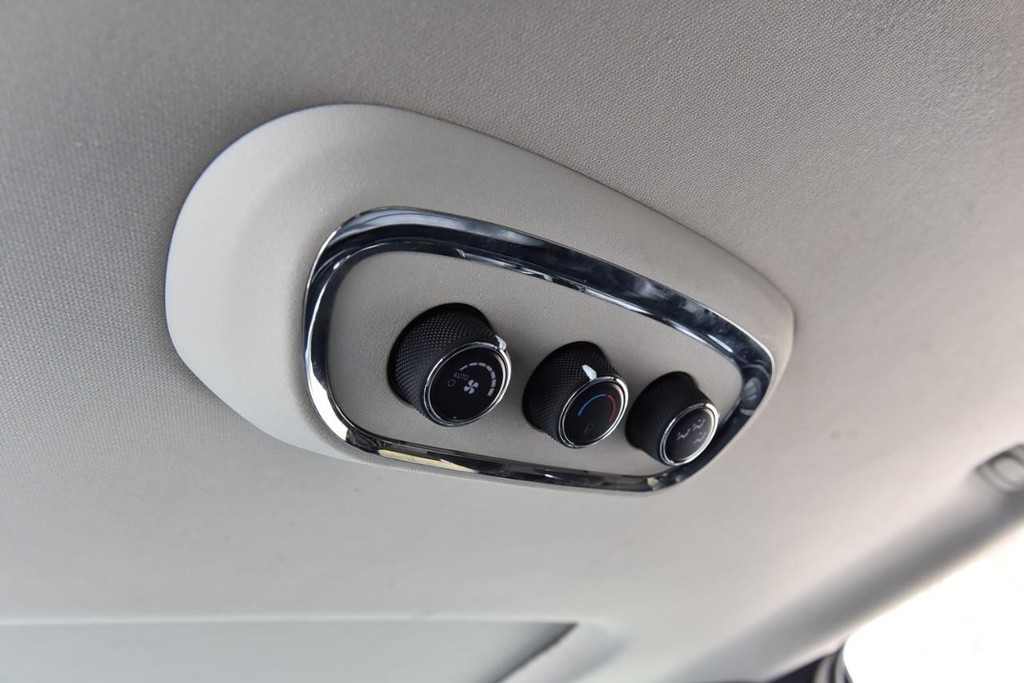 Dodge Durango Vehicle Full-screen Gallery Image 28