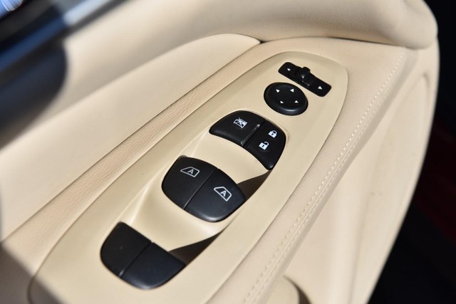 Nissan Pathfinder Vehicle Image 09