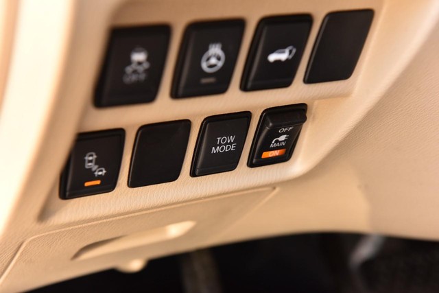 Nissan Pathfinder Vehicle Image 14