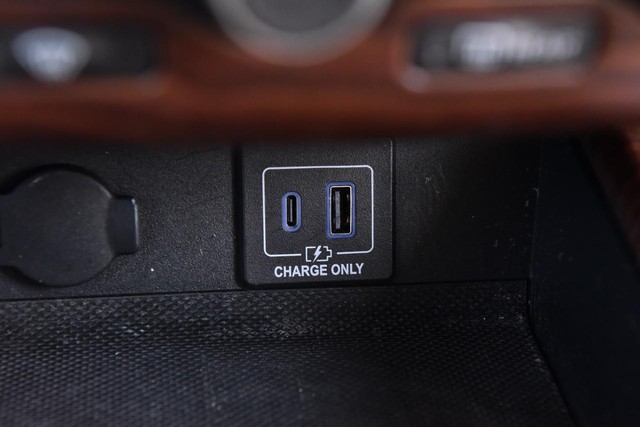 Nissan Pathfinder Vehicle Image 22