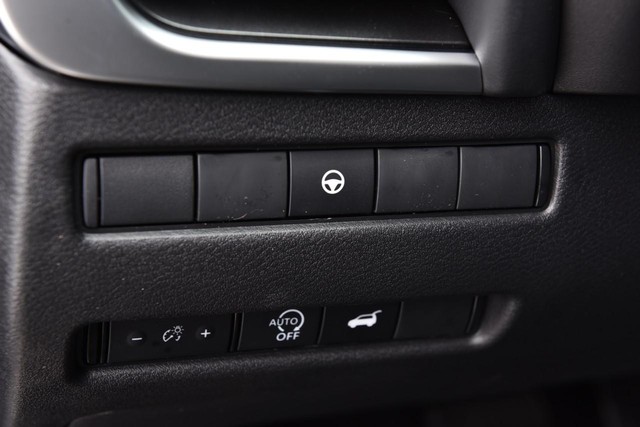 Nissan Rogue Vehicle Image 11