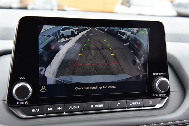 Nissan Rogue Vehicle Image 15