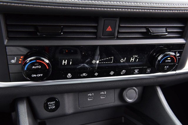 Nissan Rogue Vehicle Image 18