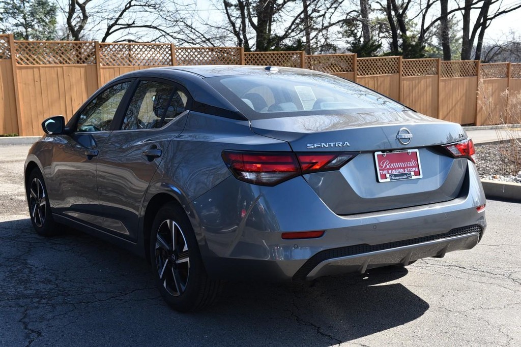 Nissan Sentra Vehicle Image 07