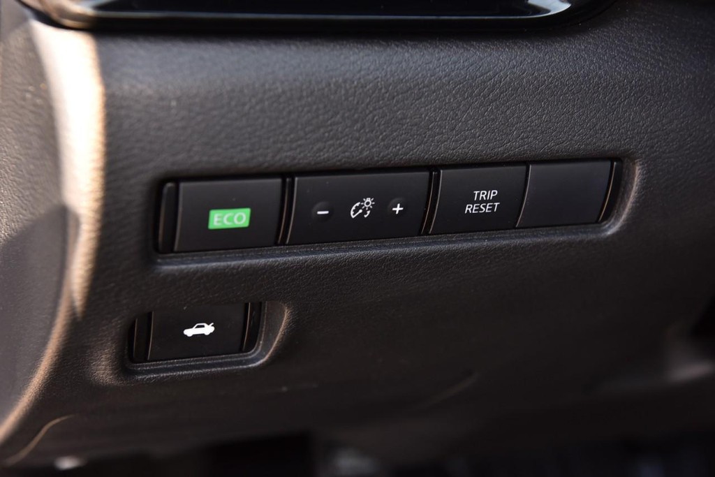 Nissan Sentra Vehicle Image 11