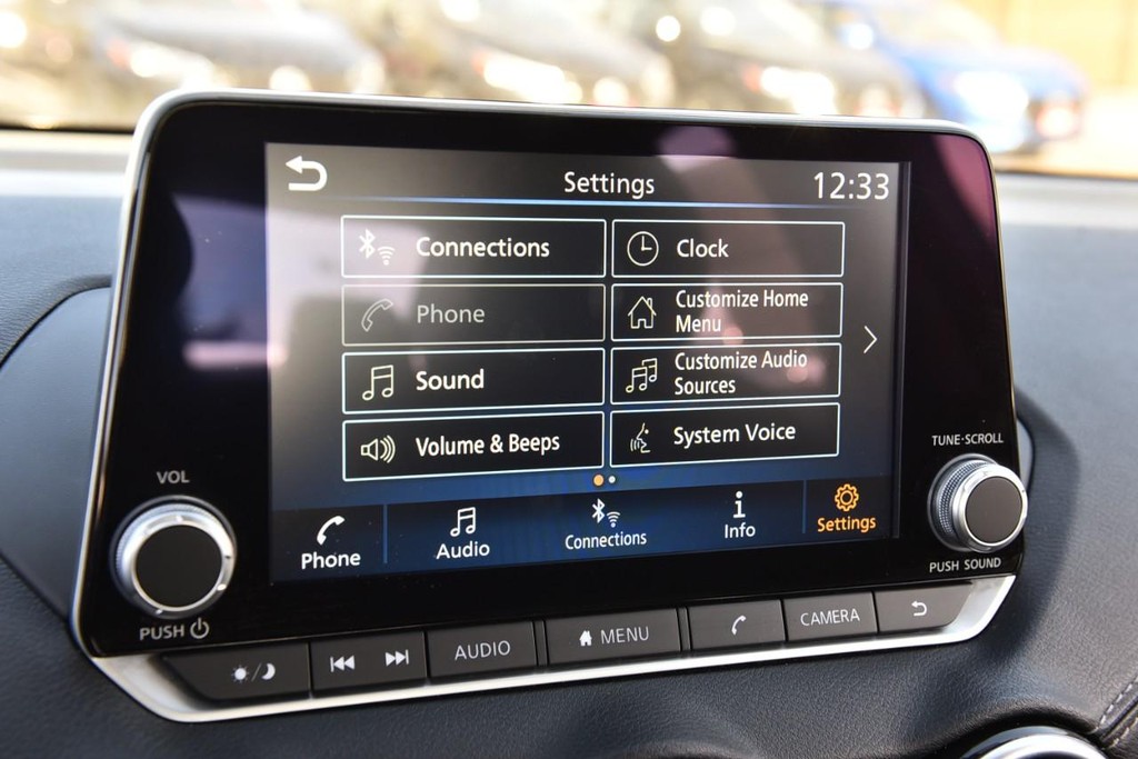 Nissan Sentra Vehicle Image 14