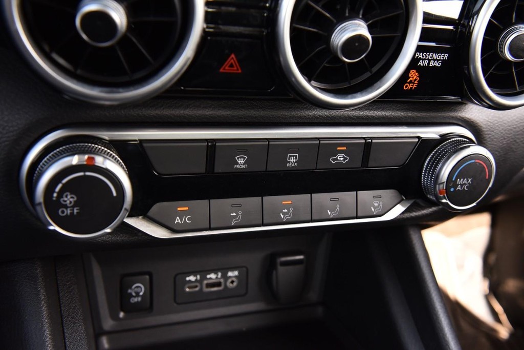 Nissan Sentra Vehicle Image 15