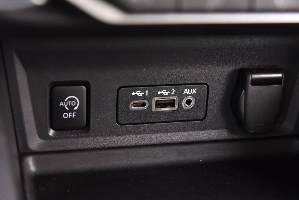 Nissan Sentra Vehicle Image 16