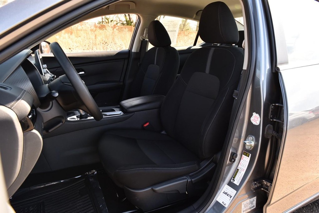 Nissan Sentra Vehicle Image 19