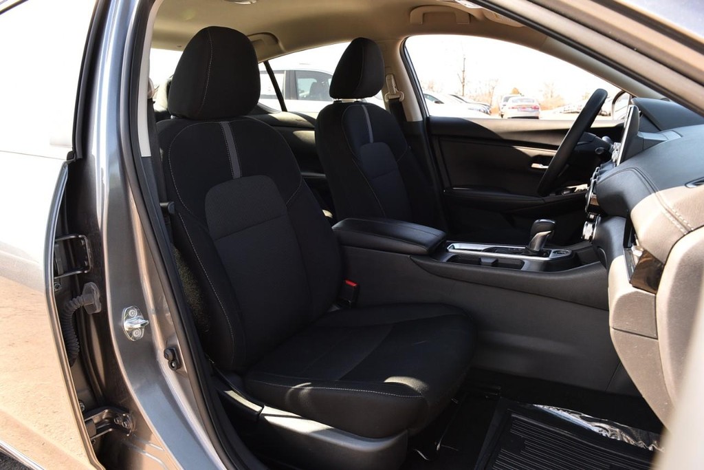 Nissan Sentra Vehicle Image 20