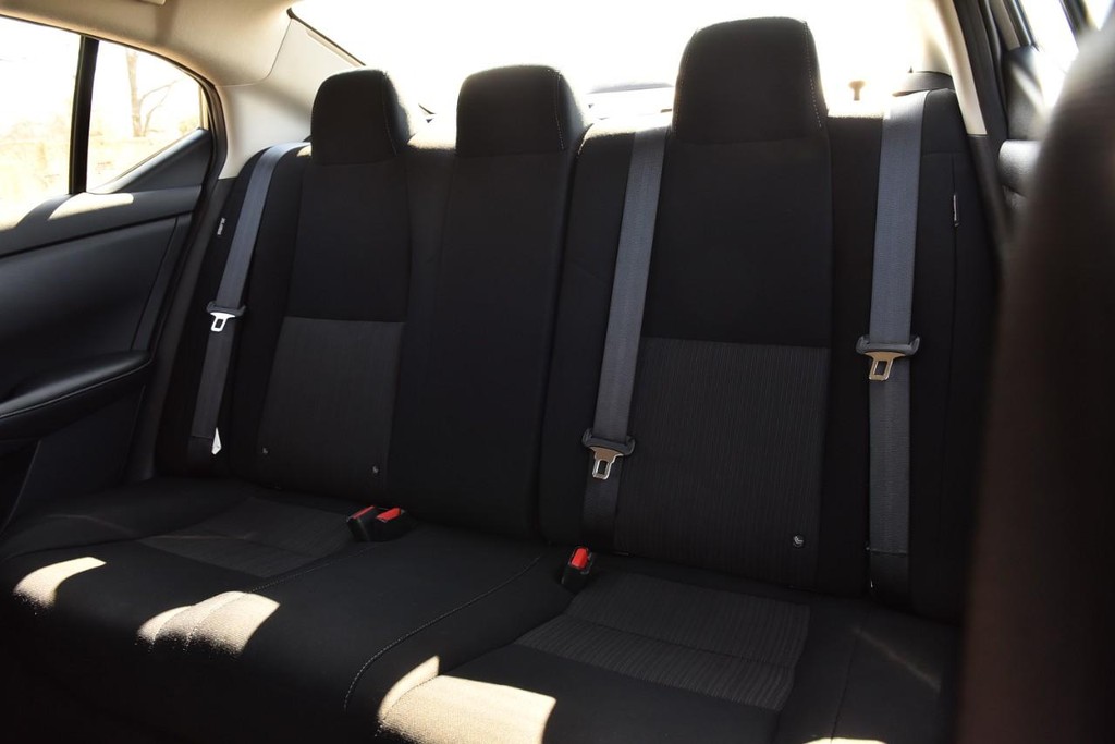 Nissan Sentra Vehicle Image 21