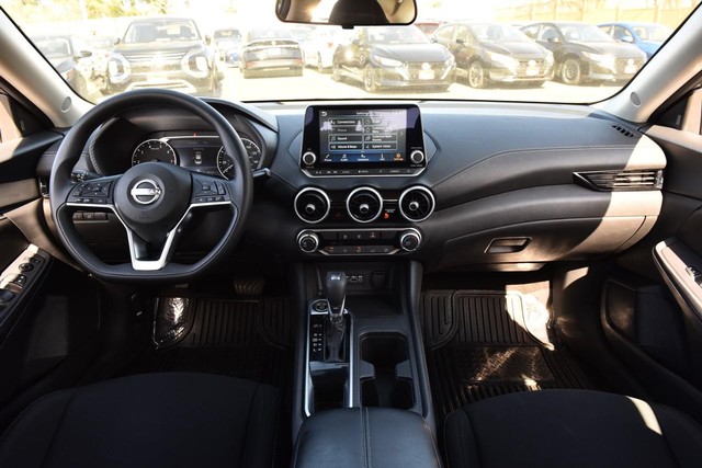 Nissan Sentra Vehicle Image 08