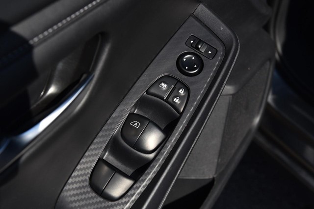 Nissan Sentra Vehicle Image 09