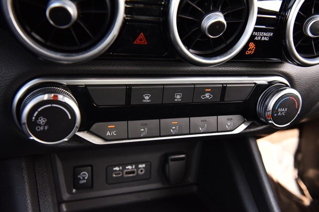 Nissan Sentra Vehicle Image 15