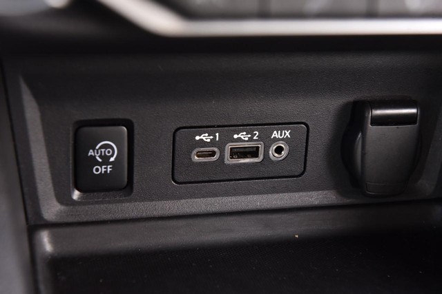 Nissan Sentra Vehicle Image 16