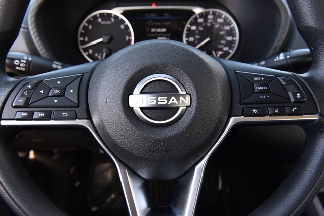 Nissan Sentra Vehicle Image 18