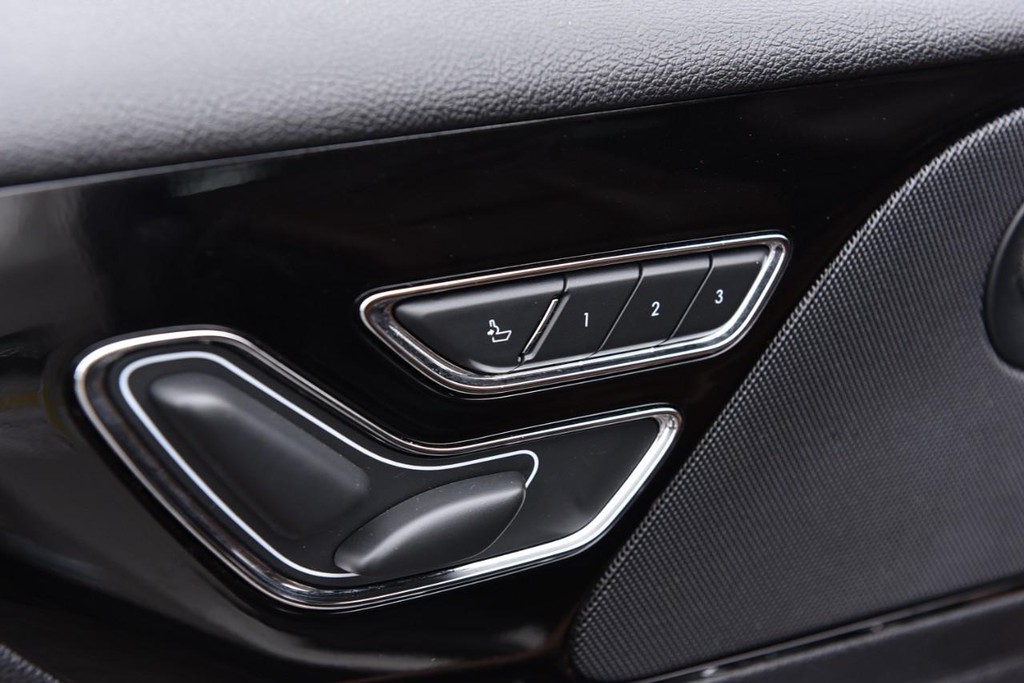 Lincoln Aviator Vehicle Full-screen Gallery Image 10