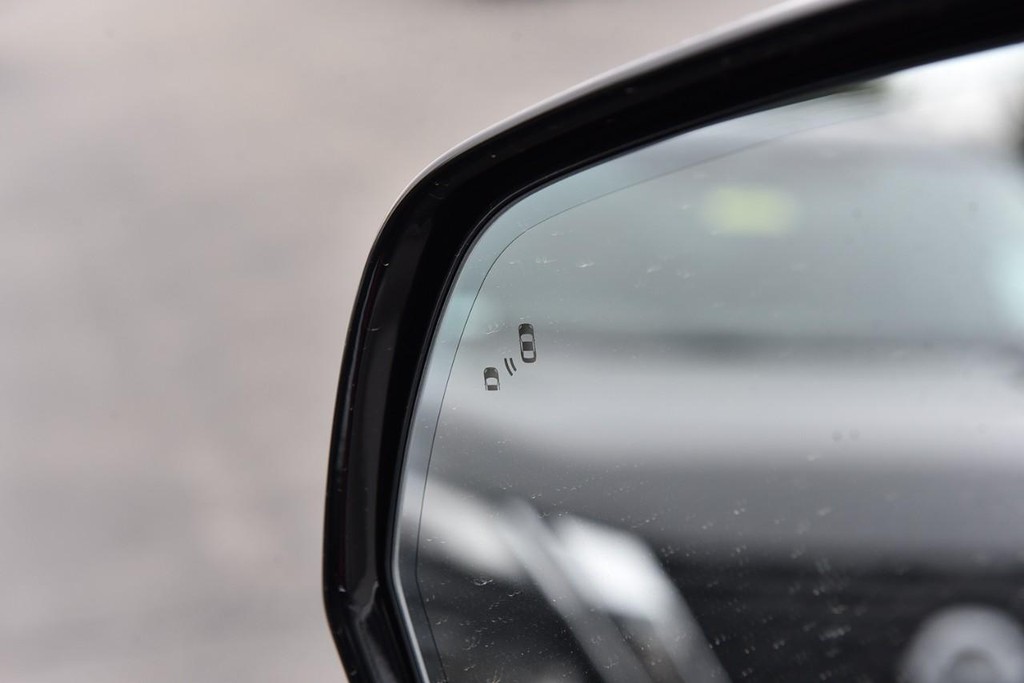 Lincoln Aviator Vehicle Full-screen Gallery Image 11