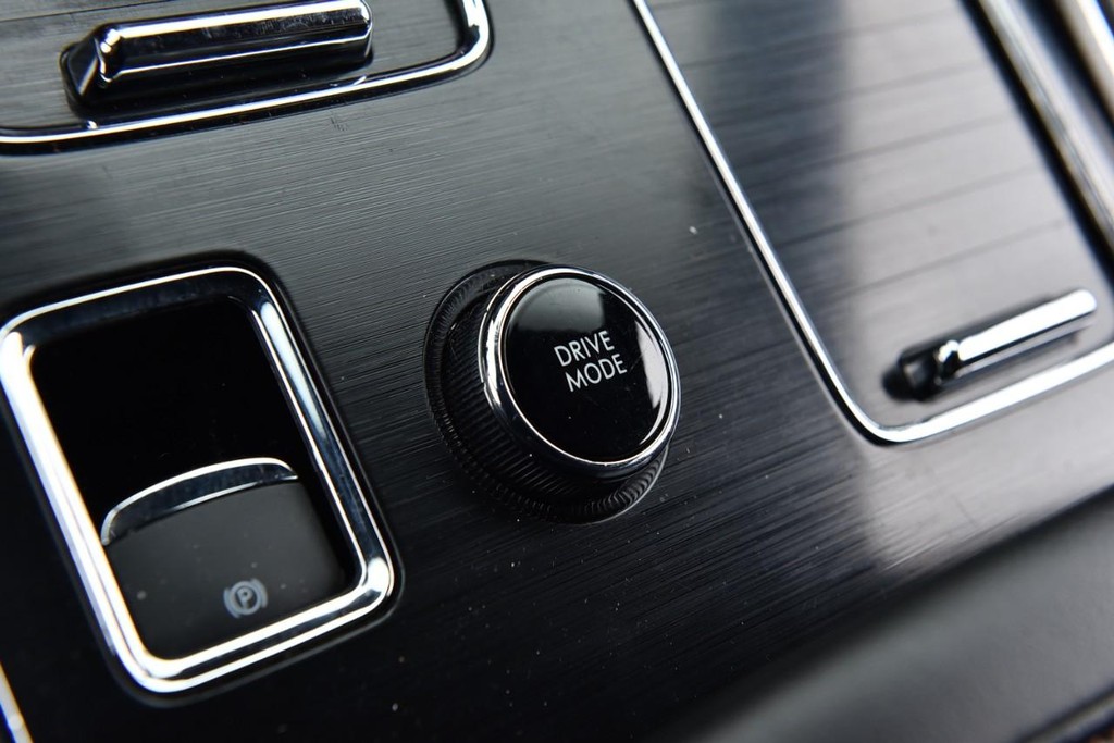 Lincoln Aviator Vehicle Full-screen Gallery Image 20