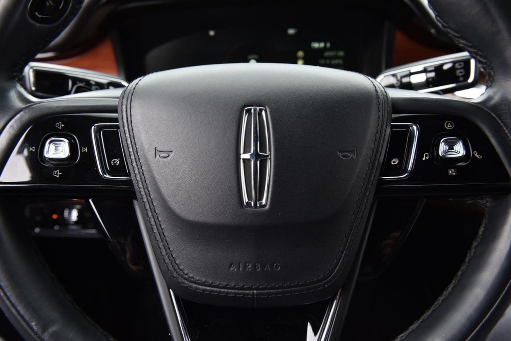 Lincoln Aviator Vehicle Full-screen Gallery Image 21