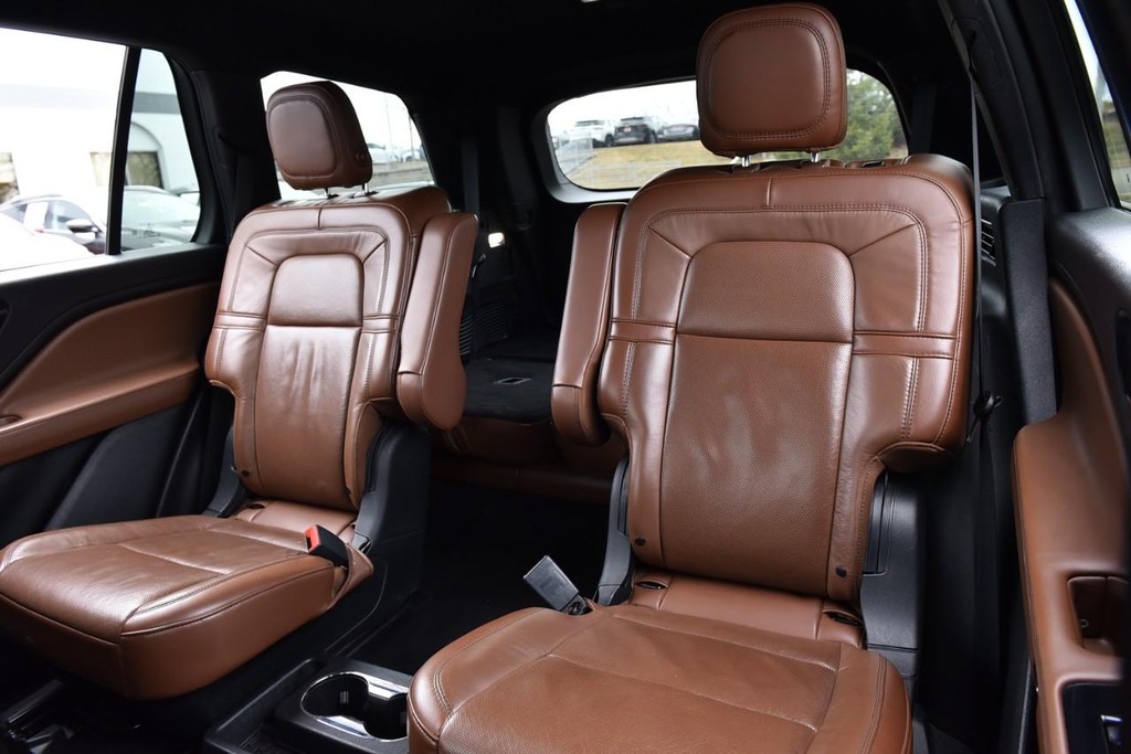 Lincoln Aviator Vehicle Full-screen Gallery Image 24