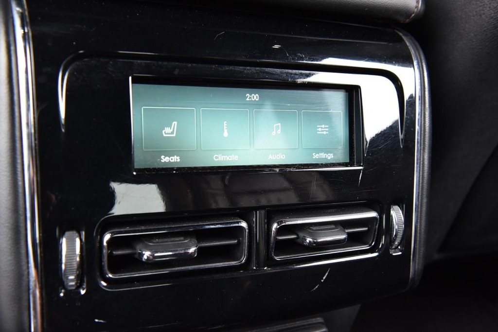 Lincoln Aviator Vehicle Full-screen Gallery Image 25