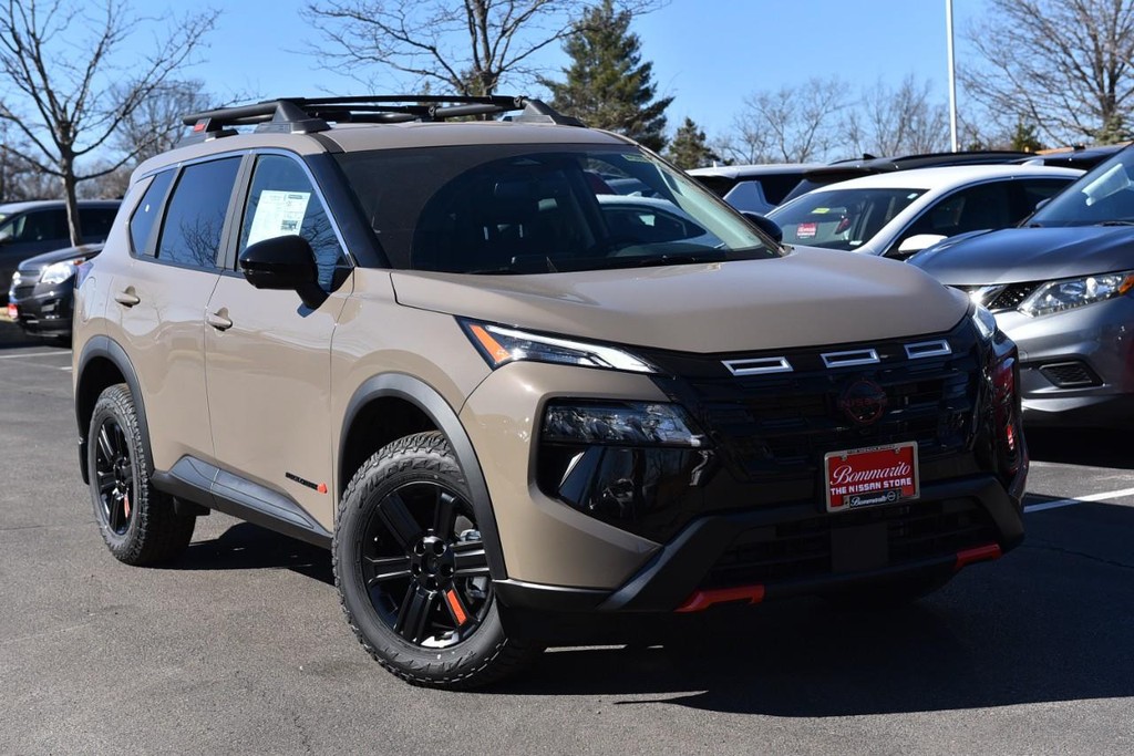 Nissan Rogue Vehicle Image 02