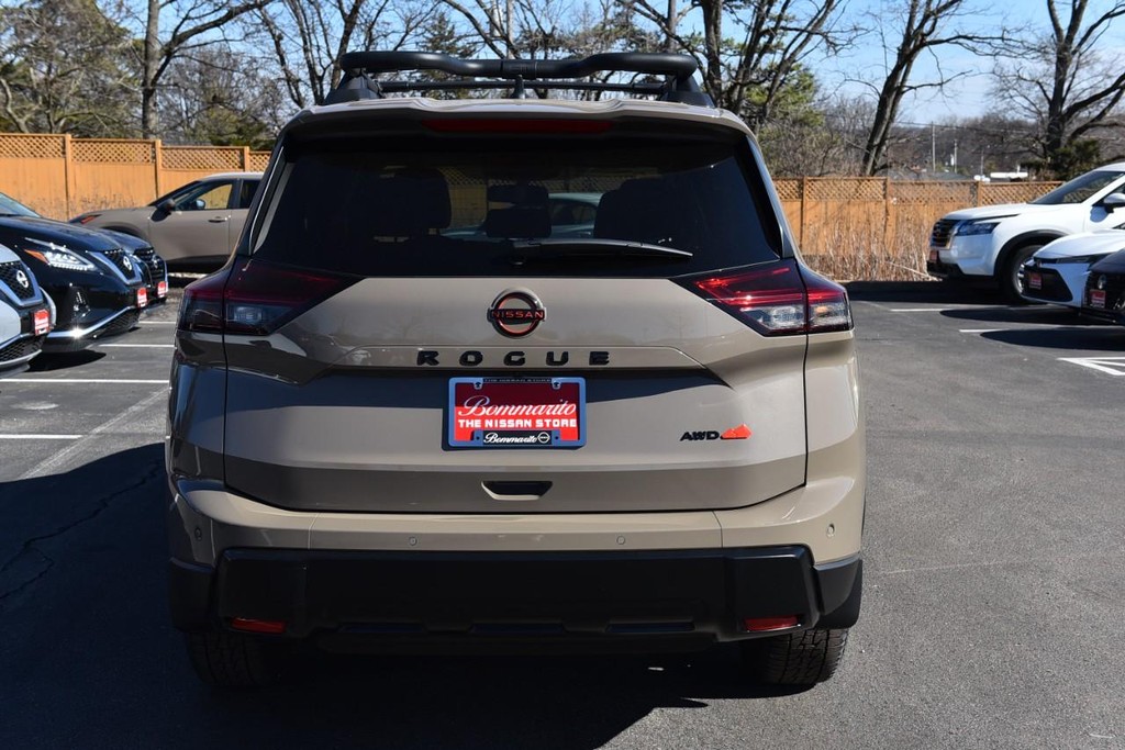 Nissan Rogue Vehicle Image 06