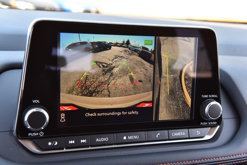 Nissan Rogue Vehicle Image 15