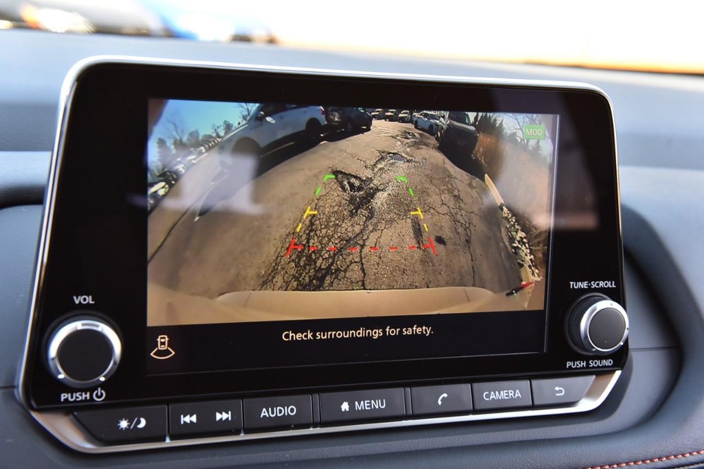 Nissan Rogue Vehicle Image 16