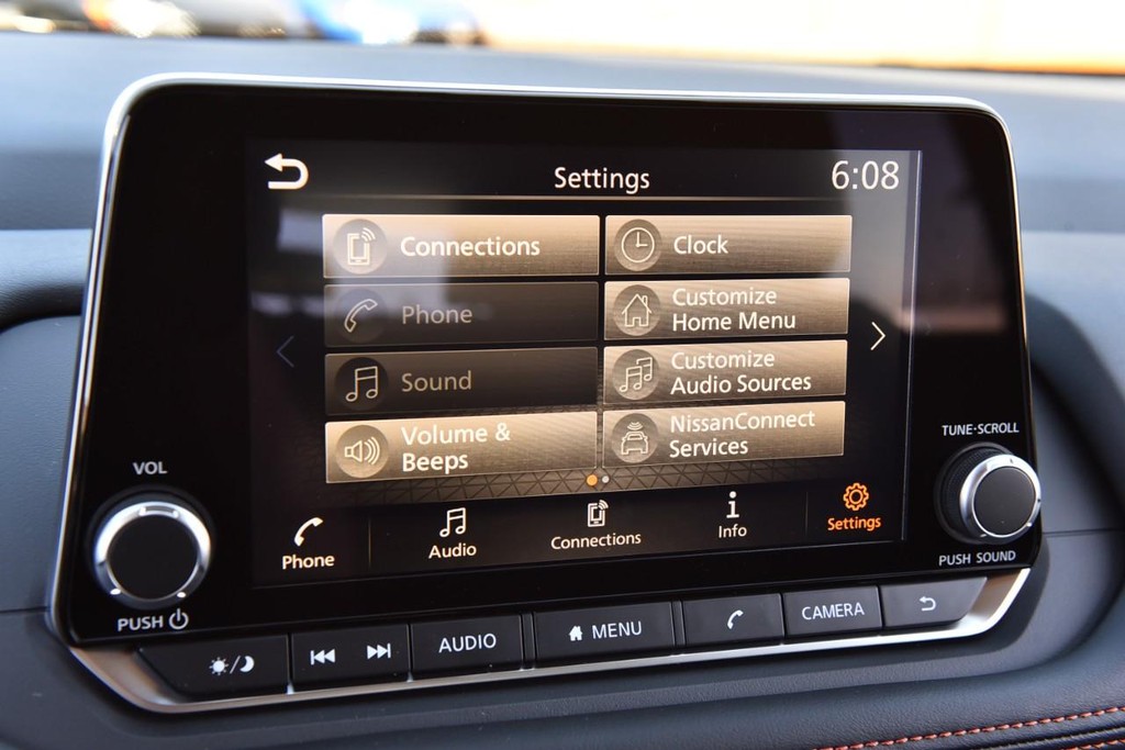 Nissan Rogue Vehicle Image 18