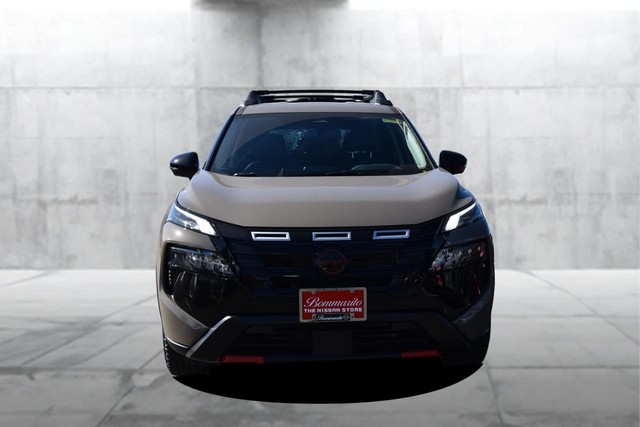 Nissan Rogue Vehicle Full-screen Gallery Image 4